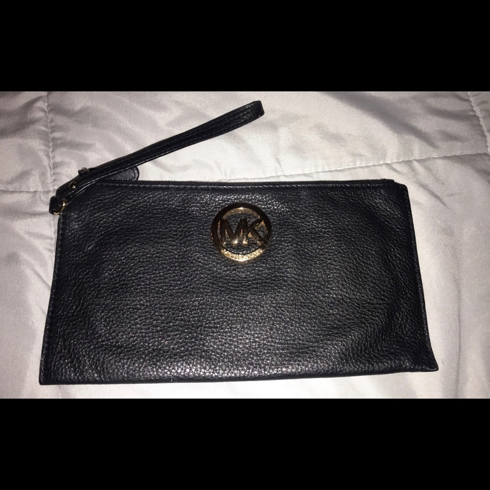 Michael kors wristlet